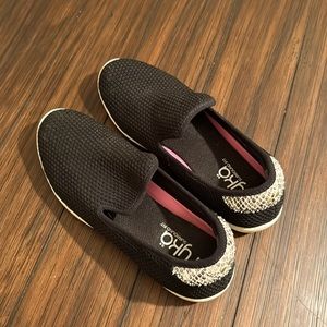 Women’s Ryka Surround Fit Slip-On Tennis Shoes Size 6.5